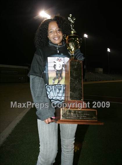 Thumbnail 3 in Fulton vs. View Park (CIF LA City Section 8-Man Final) photogallery.