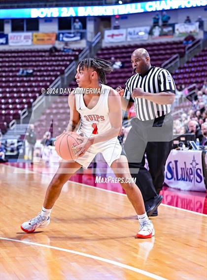 Thumbnail 2 in Holy Cross vs Aliquippa (PIAA 2A Final) photogallery.