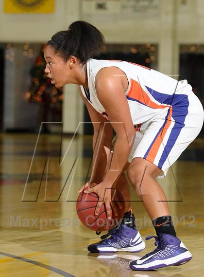 Thumbnail 3 in El Camino vs. Oroville (Lady Bulldog Holiday Classic) photogallery.