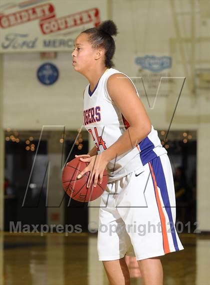 Thumbnail 2 in El Camino vs. Oroville (Lady Bulldog Holiday Classic) photogallery.