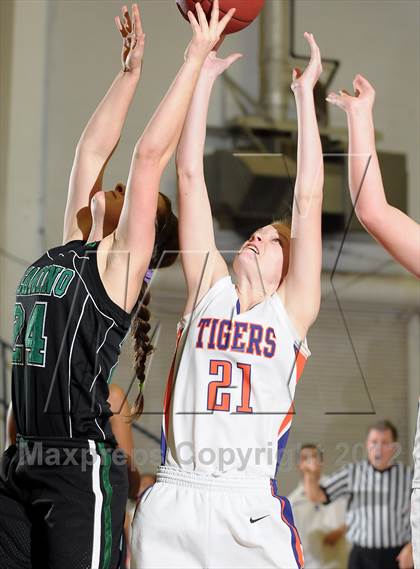 Thumbnail 2 in El Camino vs. Oroville (Lady Bulldog Holiday Classic) photogallery.