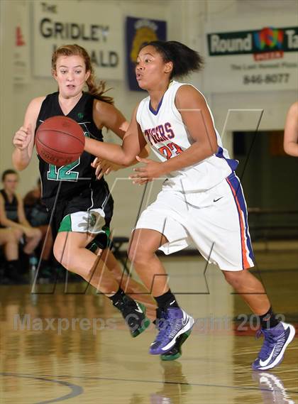 Thumbnail 2 in El Camino vs. Oroville (Lady Bulldog Holiday Classic) photogallery.