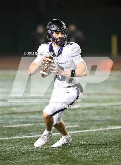 Thumbnail 3 in Amador Valley vs. Frontier (CIF State Div. 3-AA Final) photogallery.