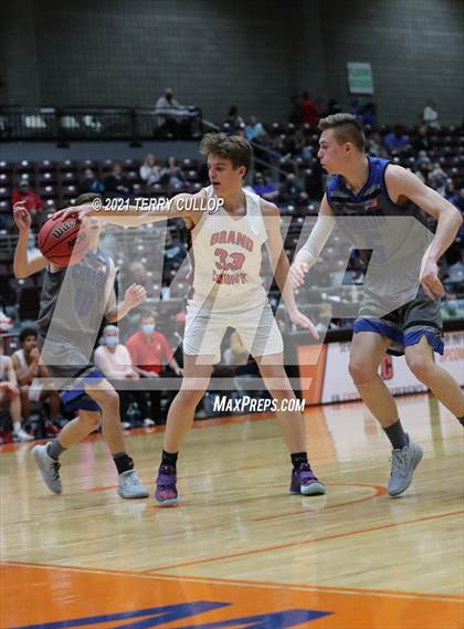 Thumbnail 3 in Carbon vs. Grand County (UHSAA 3A Consolation Semifinal) photogallery.