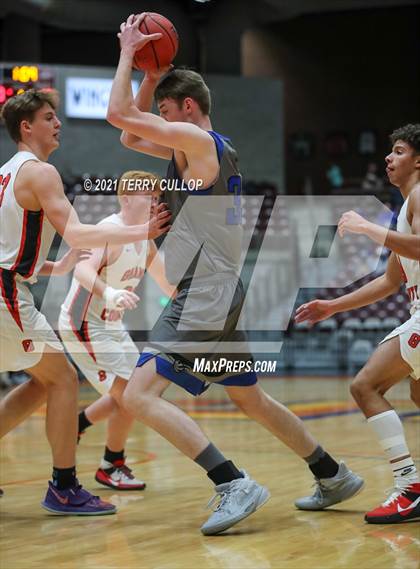 Thumbnail 3 in Carbon vs. Grand County (UHSAA 3A Consolation Semifinal) photogallery.