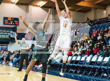 Thumbnail 2 in Moreau Catholic vs. Jesuit (MLK De La Salle/MaxPreps Classic) photogallery.