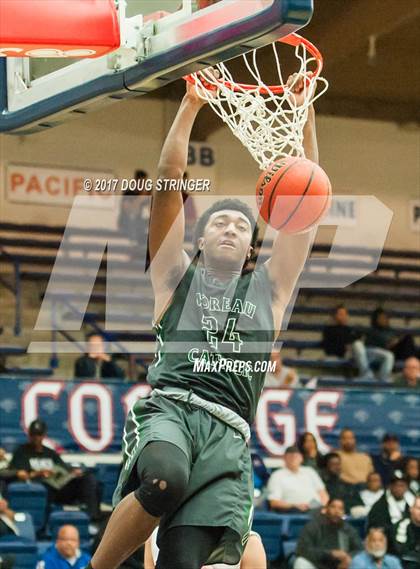 Thumbnail 1 in Moreau Catholic vs. Jesuit (MLK De La Salle/MaxPreps Classic) photogallery.