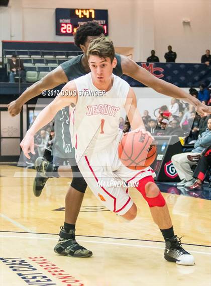 Thumbnail 1 in Moreau Catholic vs. Jesuit (MLK De La Salle/MaxPreps Classic) photogallery.