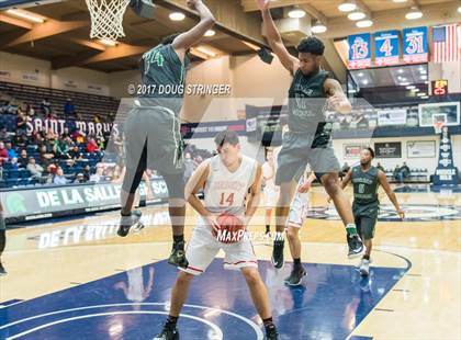 Thumbnail 1 in Moreau Catholic vs. Jesuit (MLK De La Salle/MaxPreps Classic) photogallery.