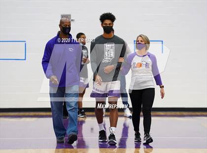 Thumbnail 3 in Warren Central @ Ben Davis photogallery.