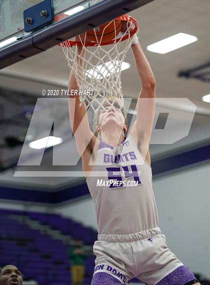 Thumbnail 2 in Warren Central @ Ben Davis photogallery.