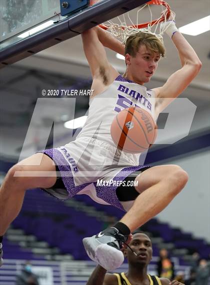 Thumbnail 2 in Warren Central @ Ben Davis photogallery.