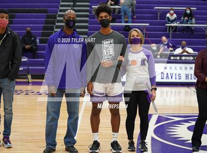 Thumbnail 2 in Warren Central @ Ben Davis photogallery.