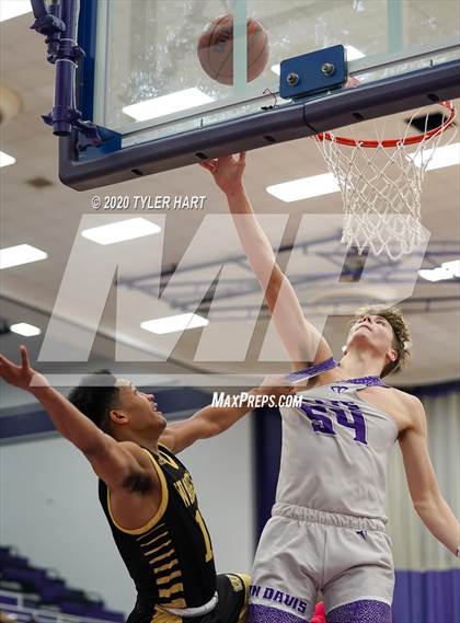 Thumbnail 1 in Warren Central @ Ben Davis photogallery.