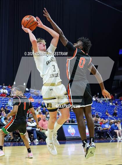 Thumbnail 1 in Amarillo vs. Lancaster (UIL 5A Basketball Semifinal) photogallery.