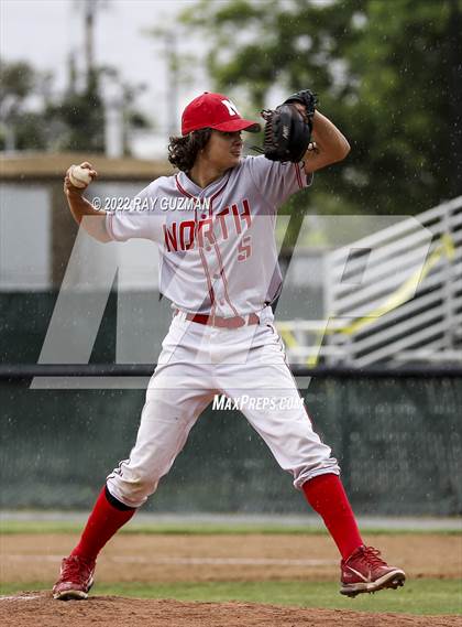 Thumbnail 2 in North vs. Fresno photogallery.