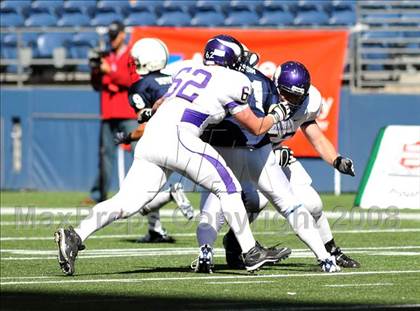 Thumbnail 2 in Bellarmine Prep vs. Puyallup (Emerald City Kickoff Classic) photogallery.