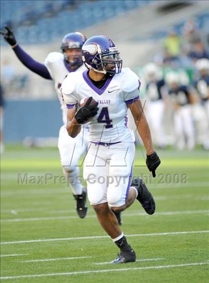 Thumbnail 3 in Bellarmine Prep vs. Puyallup (Emerald City Kickoff Classic) photogallery.