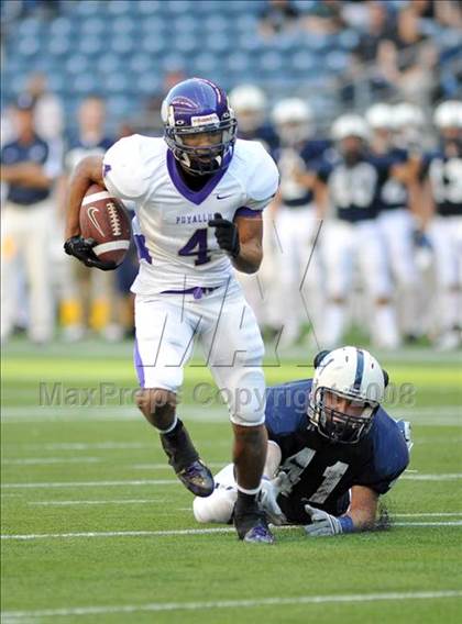 Thumbnail 2 in Bellarmine Prep vs. Puyallup (Emerald City Kickoff Classic) photogallery.