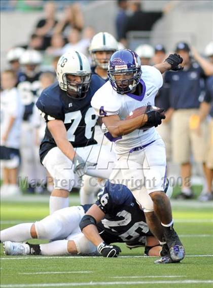 Thumbnail 3 in Bellarmine Prep vs. Puyallup (Emerald City Kickoff Classic) photogallery.