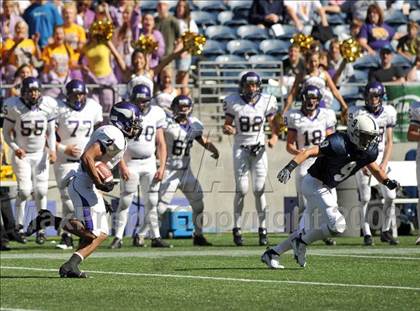 Thumbnail 3 in Bellarmine Prep vs. Puyallup (Emerald City Kickoff Classic) photogallery.