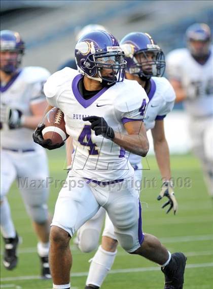 Thumbnail 2 in Bellarmine Prep vs. Puyallup (Emerald City Kickoff Classic) photogallery.