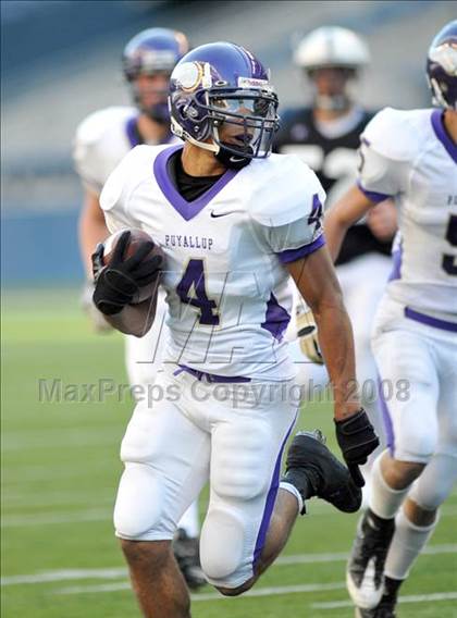 Thumbnail 3 in Bellarmine Prep vs. Puyallup (Emerald City Kickoff Classic) photogallery.