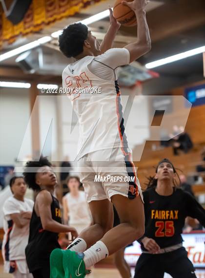 Thumbnail 3 in Eastside Catholic (WA) vs Fairfax (Torrey Pines Holiday Classic Tip-Off ) photogallery.