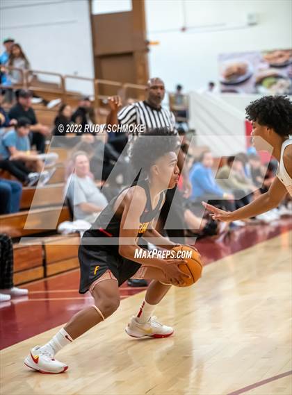 Thumbnail 3 in Eastside Catholic (WA) vs Fairfax (Torrey Pines Holiday Classic Tip-Off ) photogallery.