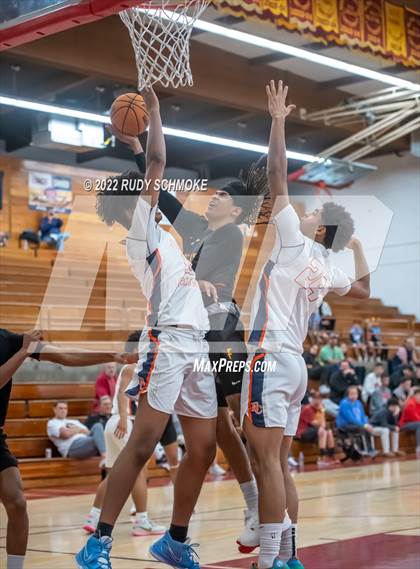 Thumbnail 3 in Eastside Catholic (WA) vs Fairfax (Torrey Pines Holiday Classic Tip-Off ) photogallery.