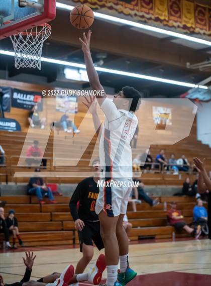 Thumbnail 3 in Eastside Catholic (WA) vs Fairfax (Torrey Pines Holiday Classic Tip-Off ) photogallery.