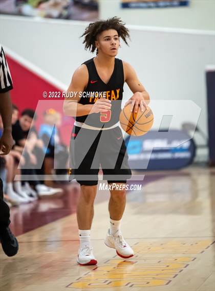 Thumbnail 1 in Eastside Catholic (WA) vs Fairfax (Torrey Pines Holiday Classic Tip-Off ) photogallery.