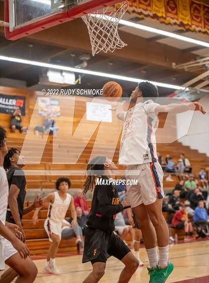 Thumbnail 3 in Eastside Catholic (WA) vs Fairfax (Torrey Pines Holiday Classic Tip-Off ) photogallery.