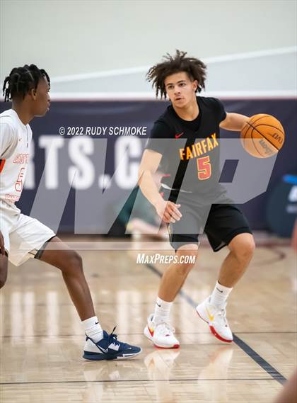 Thumbnail 1 in Eastside Catholic (WA) vs Fairfax (Torrey Pines Holiday Classic Tip-Off ) photogallery.