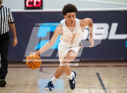 Thumbnail 3 in Eastside Catholic (WA) vs Fairfax (Torrey Pines Holiday Classic Tip-Off ) photogallery.