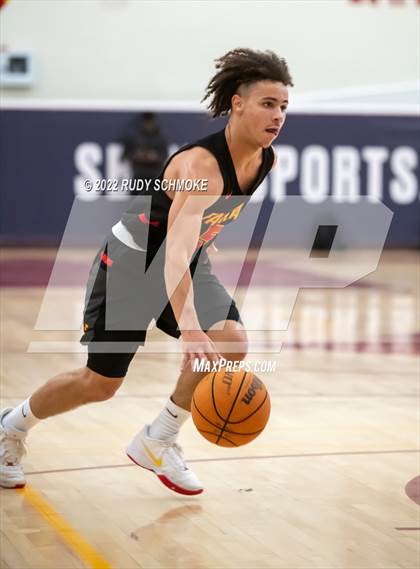 Thumbnail 1 in Eastside Catholic (WA) vs Fairfax (Torrey Pines Holiday Classic Tip-Off ) photogallery.
