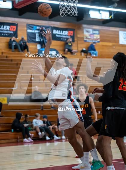 Thumbnail 3 in Eastside Catholic (WA) vs Fairfax (Torrey Pines Holiday Classic Tip-Off ) photogallery.