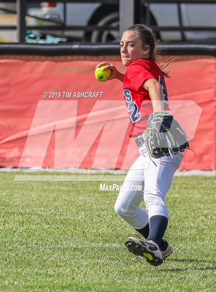 Thumbnail 2 in Greensburg vs. South Dearborn (IHSAA Sectional Final) photogallery.