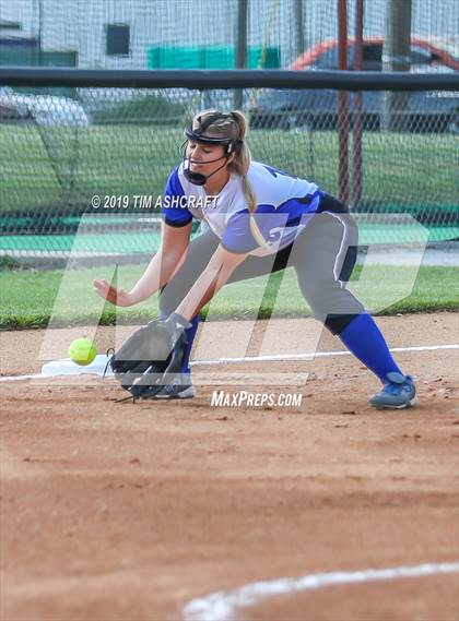 Thumbnail 3 in Greensburg vs. South Dearborn (IHSAA Sectional Final) photogallery.