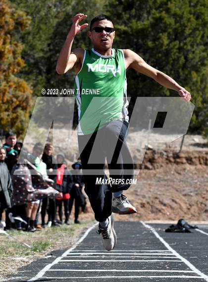 Thumbnail 3 in Peña Relays photogallery.