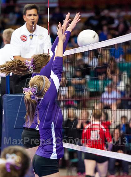 Thumbnail 3 in Platte Valley vs. Holy Family (CHSAA 3A Pool 4) photogallery.