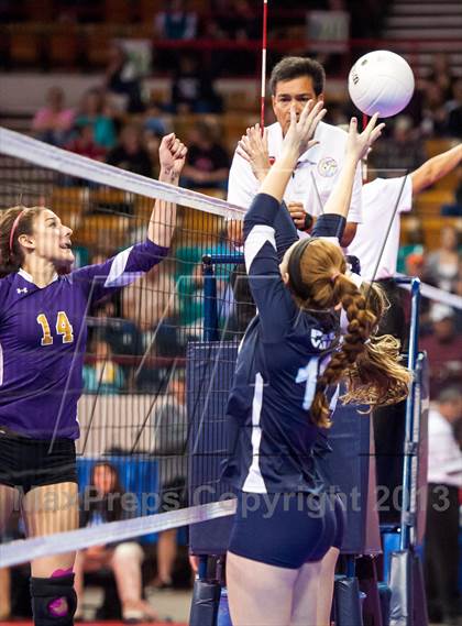 Thumbnail 3 in Platte Valley vs. Holy Family (CHSAA 3A Pool 4) photogallery.