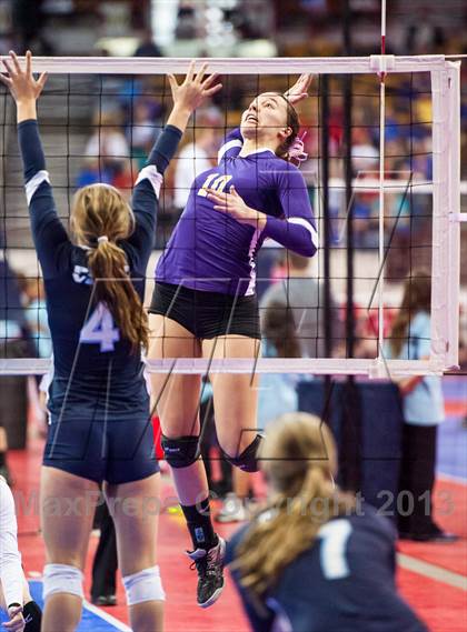 Thumbnail 2 in Platte Valley vs. Holy Family (CHSAA 3A Pool 4) photogallery.