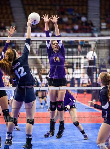 Thumbnail 2 in Platte Valley vs. Holy Family (CHSAA 3A Pool 4) photogallery.