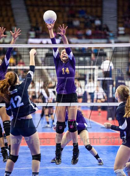 Thumbnail 3 in Platte Valley vs. Holy Family (CHSAA 3A Pool 4) photogallery.