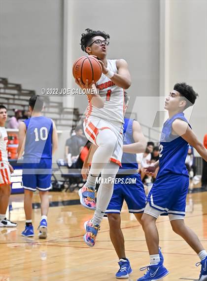 Thumbnail 1 in Lanier [Sidney] vs Burbank photogallery.