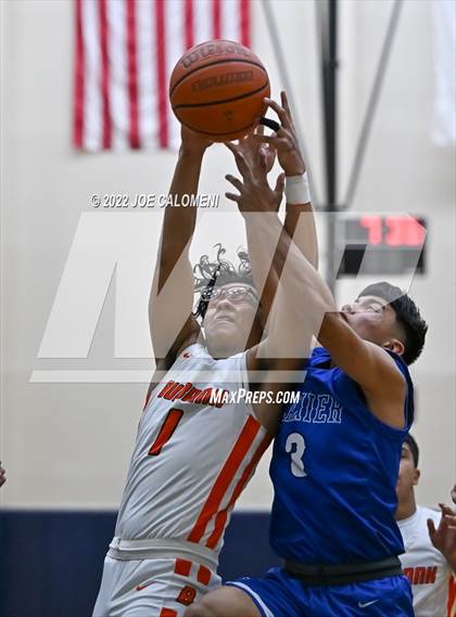 Thumbnail 3 in Lanier [Sidney] vs Burbank photogallery.