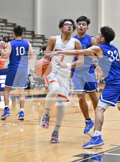 Thumbnail 2 in Lanier [Sidney] vs Burbank photogallery.
