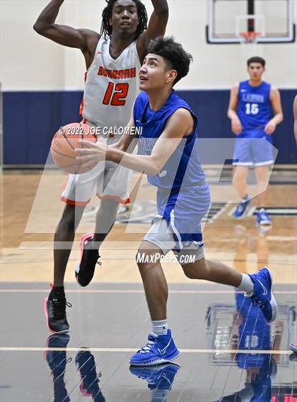 Thumbnail 3 in Lanier [Sidney] vs Burbank photogallery.