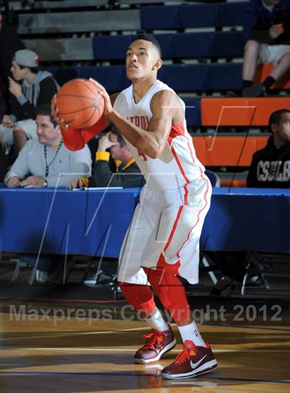 Thumbnail 3 in Mater Dei vs. Ribet Academy (Tarkanian Classic) photogallery.